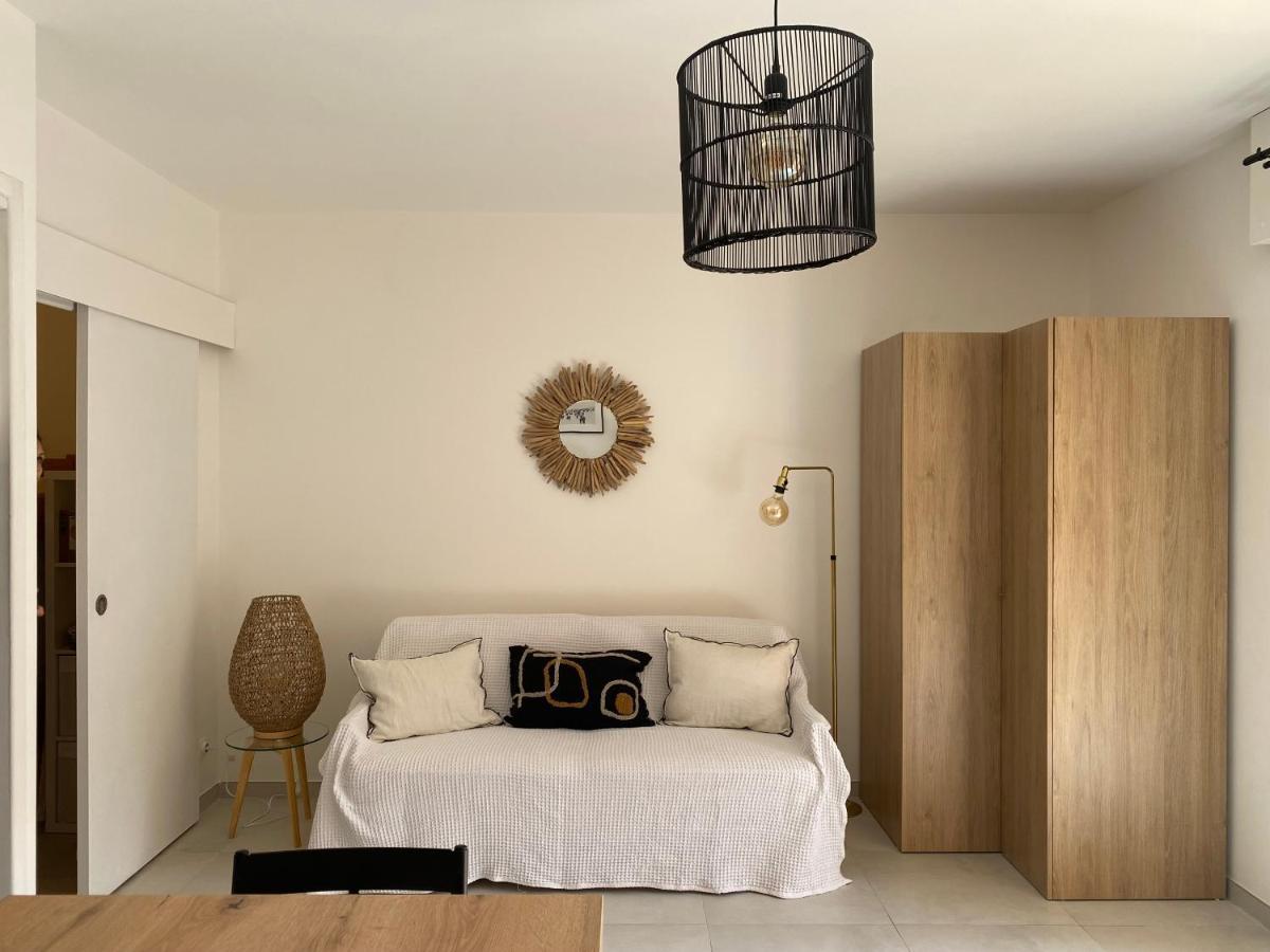 Appartement avec terrasse, jardin, parking en bord de mer Saint-Cyr-sur-Mer Buitenkant foto