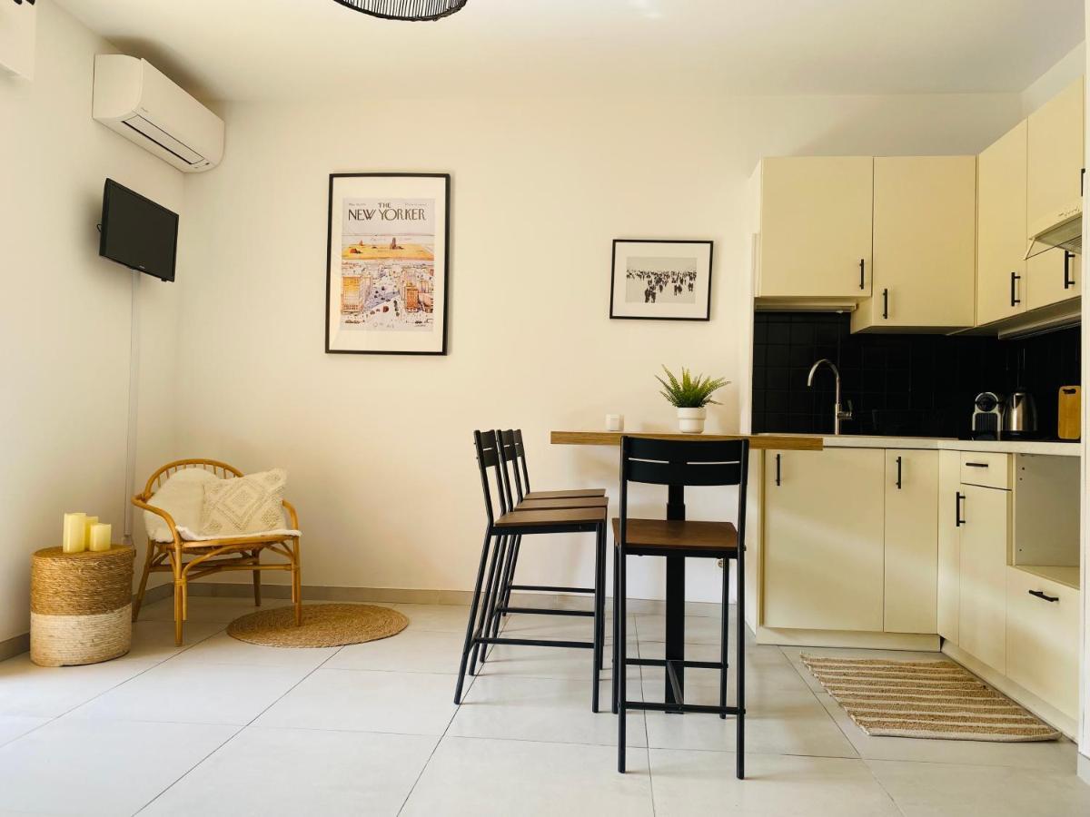 Appartement avec terrasse, jardin, parking en bord de mer Saint-Cyr-sur-Mer Buitenkant foto