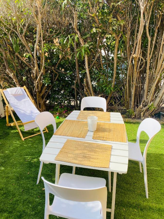 Appartement avec terrasse, jardin, parking en bord de mer Saint-Cyr-sur-Mer Buitenkant foto