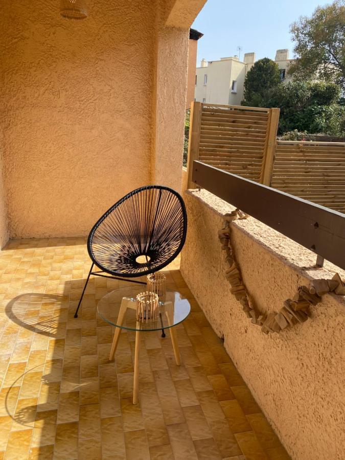 Appartement avec terrasse, jardin, parking en bord de mer Saint-Cyr-sur-Mer Buitenkant foto