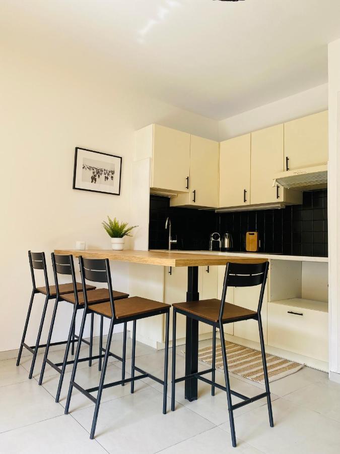 Appartement avec terrasse, jardin, parking en bord de mer Saint-Cyr-sur-Mer Buitenkant foto